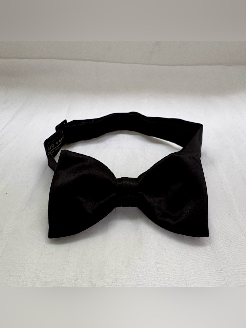 100% silk Black Bow Tie / like new